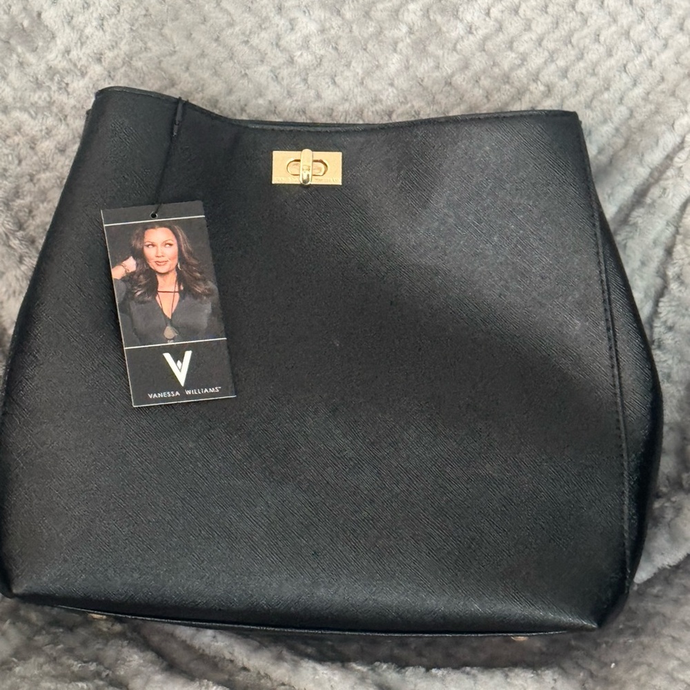 Elegant Black Leather Shoulder Bag with Gold Clasp